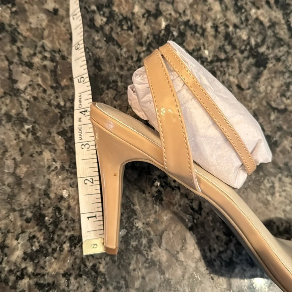 MIA Maisie nude patent leather strappy open toe heel NIB 10